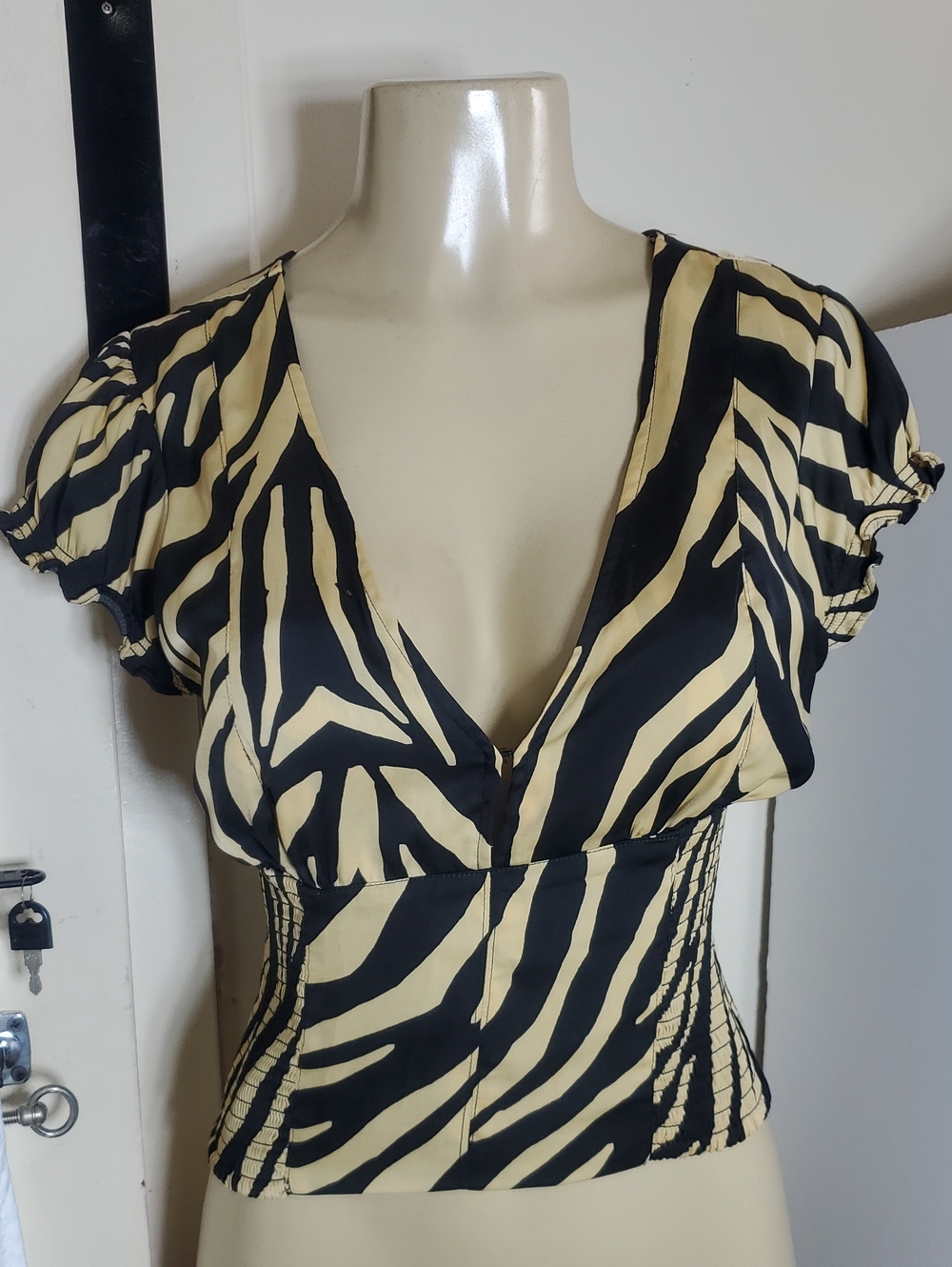 Free People Women's Blouse V Neck short sleeve Size M V-Neck Zebra Print